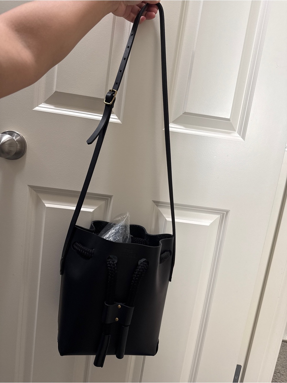 The Stowe bucket bag in black - Picture 9 of 9